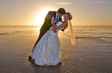 Qui je suis ?! #Lesjoliesplumes beach-wedding-615219_640