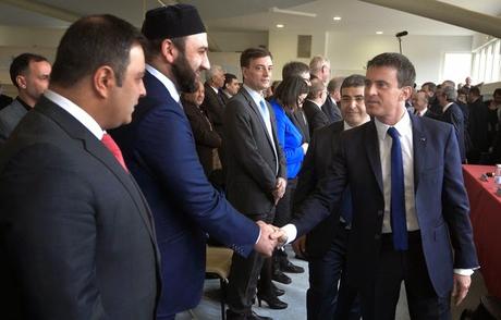 POLITIQUE > Manuel Valls souhaite former les Imams et aider aux financements des mosquées