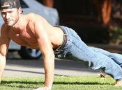 SEXY Scott EASTWOOD working shirtless