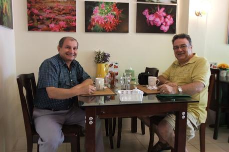                                                        Vos serviteurs du jour.