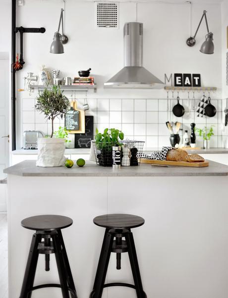 Maison nordique Skonahen via Nat et nature Un intérieur scandinave en blanc et noir