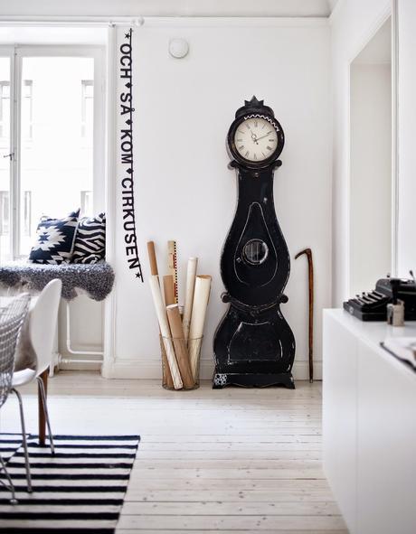 Maison nordique Skonahen via Nat et nature Un intérieur scandinave en blanc et noir