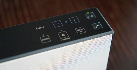 L’enceinte sans fil SRS-X55 de Sony boutons2