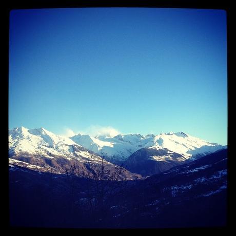 Un grand bol d'air frais #365photosduquotidien #10/52 Mont blanc caché et la petite main gourmande de Mr L dans le train (5 mars)
