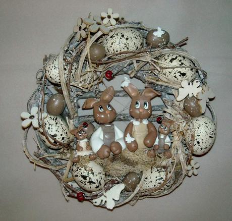 Couronne de pâques avec famille Lapin en porcelaine froide