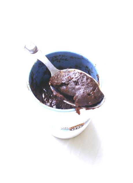 Mug cake au chocolat fondant et au café