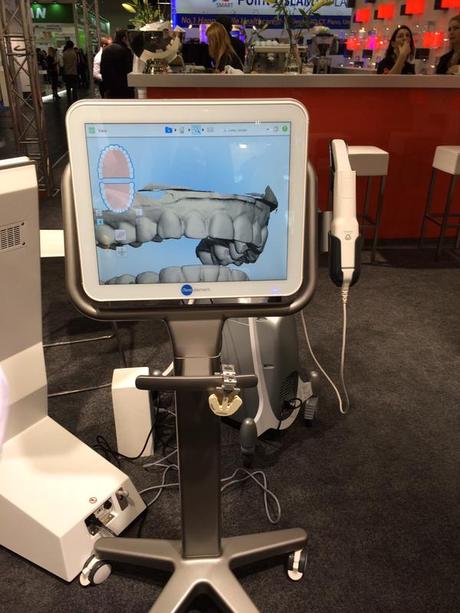 La 3ème génération du scanner intra oral iTero présenté à l'IDS 2015