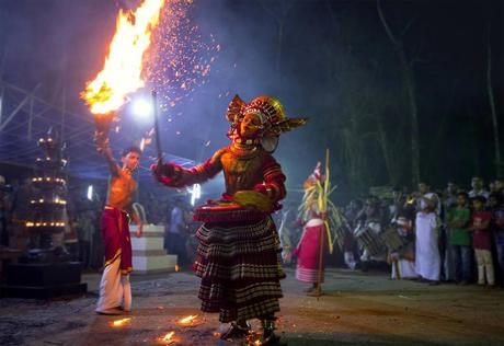 célébration de Theyyam