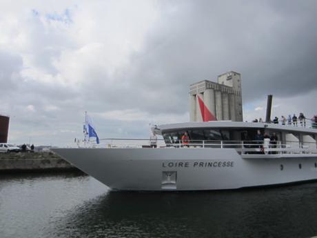 Le Loire Princesse arrive à Nantes