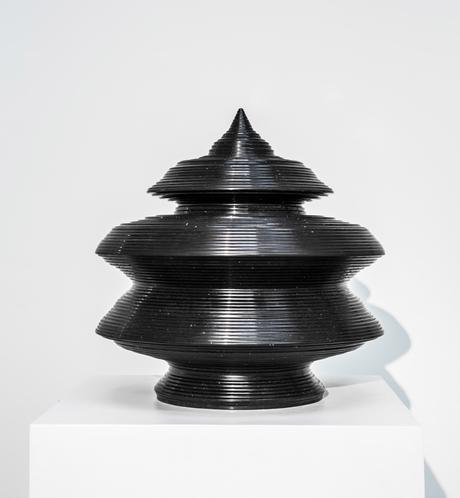 L'Âge du Monde (Russie 430), Mathieu Lehanneur, Argile émaillé noir (2009) © Carpenters Workshop Gallery 7a © GGSV 