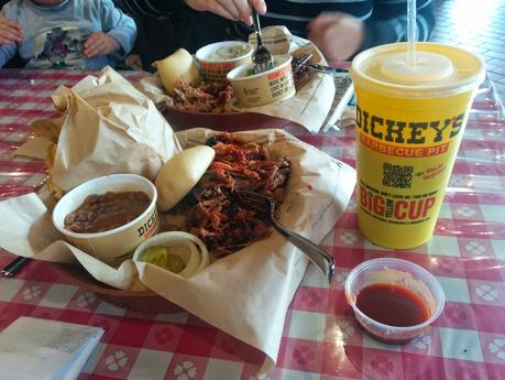 Dickey's Barbecue Pit : Un restaurant typiquement US