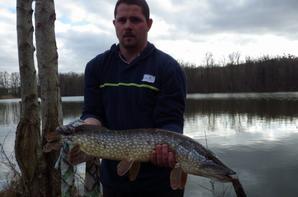 Pêche en famille au Domaine du grand étang de Narcy