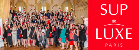 La  promotion 2014 des diplômés avec au centre Thibaut de La Rivière, énergique (énergétique ?) directeur de Sup de Luxe