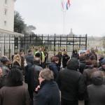 Rassemblement devant la maternité