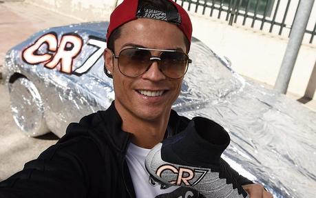 Ronaldo transforme aux couleurs de ses Nike la voiture de son coéquipier