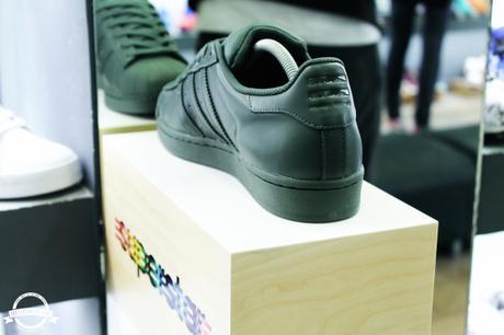 adidas = Pharrell Williams - Superstar chez Corner Street ©John Noa - Les Garçons en Ligne