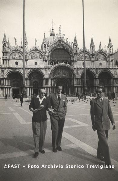 Vittorio Gassman sur la piazza