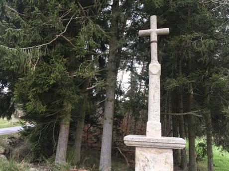 Croix et vierge du Forez, et indignation personnelle