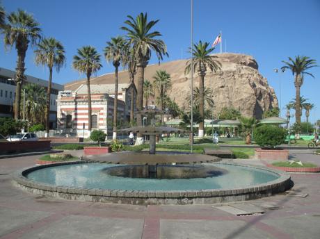 Place de Arica au pied du morro