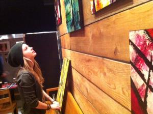 photographie vernissage artiste peintre Sara au bistro le Ste-Cath