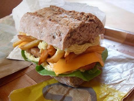 Sandwich poulet frites à la sauce moutarde (Vegan)
