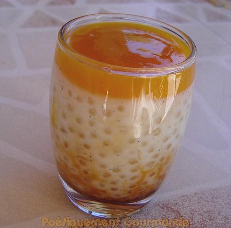 Perles du Japon au lait de coco sur lit de caramel nappé de coulis de mangue