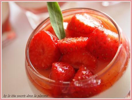 Verrines PANNA-COTTA VANILLE, gelée de fraise au piment d'espelette et salade de fraise sur caramel au piment d'espelette