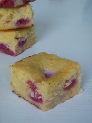 Le brownie au chocolat blanc et framboises de Cooking Lili