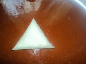 Triangles de brick aux amande et sirop de miel fait maison (briouates)