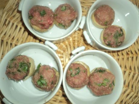 Mini-cocottes de gratin d'artichauts farcis à la viande hachée