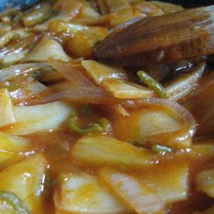 Légumes sauce aigre-douce et porc mariné à l'asiatique