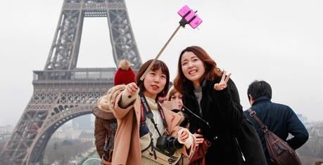 Les Japonais avaient déjà des selfie sticks… en 1983