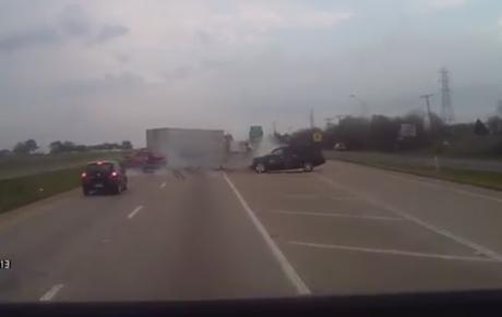 Une automobiliste essaye de se suicider sur une autoroute