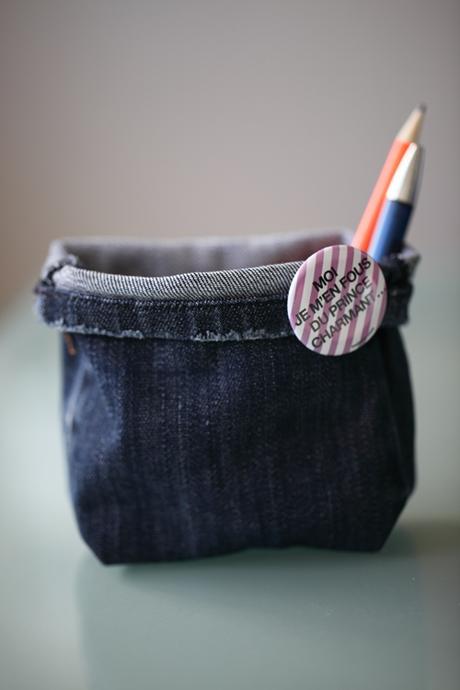 ~ DIY express pot à crayons avec un vieux jean et de la colle ! ~