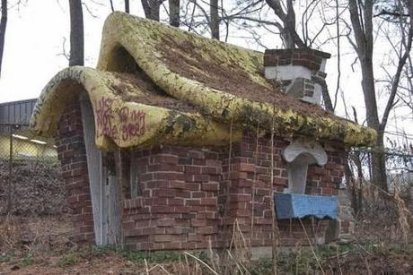 La forêt enchantée le parc d'attraction abandonné