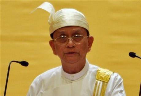 Aung San Suu Kyi prête à appeler au boycott général des élections de 2015 si le gouvernement lui interdit de devenir Présidente. Aung San Suu Kyi prête à appeler au boycott général des élections de 2015 si le gouvernement lui interdit de devenir Présidente.