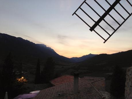 Tirer un peu le rideau et mettre sur pause