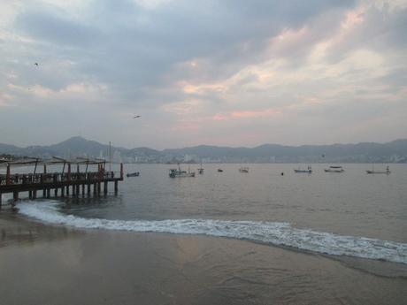 Baie de Acapulco au lever du soleil