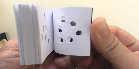 ART : Scott Blake créé des flipbooks avec des trous