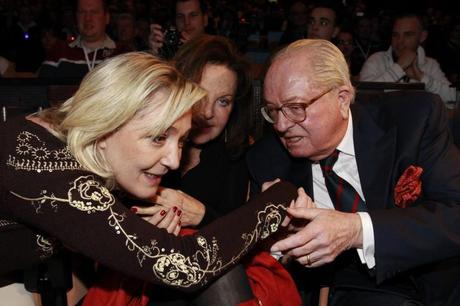 Marine Le Pen et Jean-Marie Le Pen le 18 février 2012, à la convention du FN à Lille.