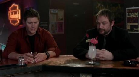 Dean et Crowley discutent de famille
