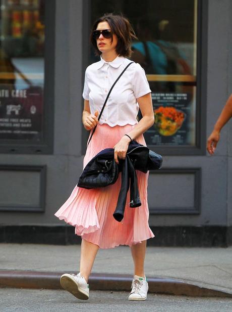 Anne Hathaway, la nouvelle figure du style normcore ?