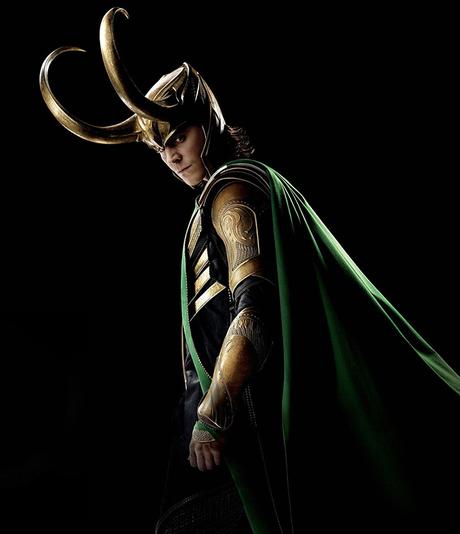 Tom Hiddleston : le seul homme qui porte bien les cornes.