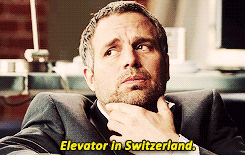 Dans un ascenseur en Suisse.