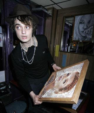 Pete Doherty achète des portraits de Kate Moss et d'Amy Winehouse