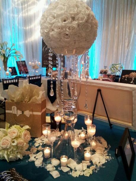 decor-table-boule-fleur-blanche