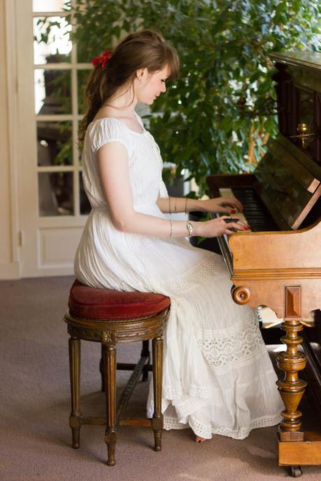 femme piano