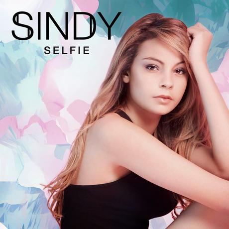 Sindy dévoile la magnifique pochette de son album 'Selfie'