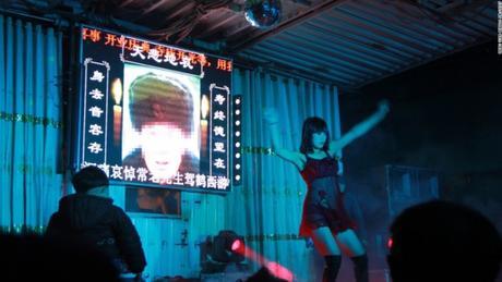 La Chine interdit les strip-teases aux enterrements La Chine interdit les strip-teases aux enterrements