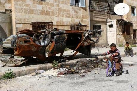 Syrie: Le régime subit un autre revers majeur en perdant la ville stratégique de Jisr al-Choughour